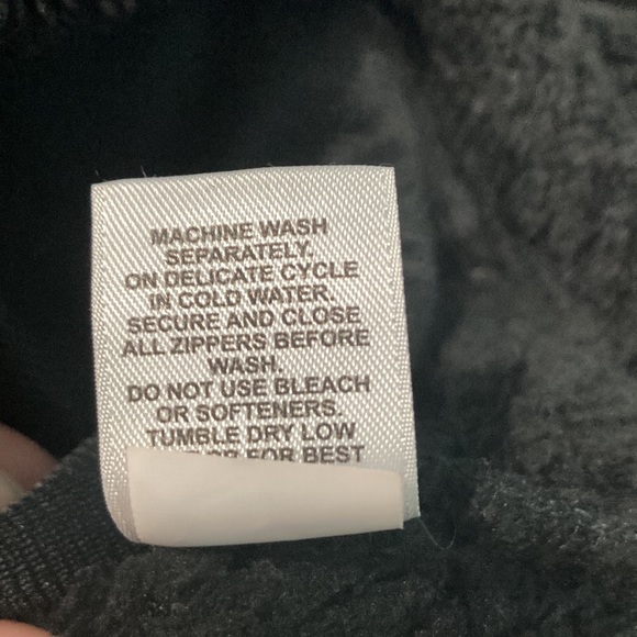 Woman’s Magellan Outdoors Black Pull Over - Picture 8 of 8